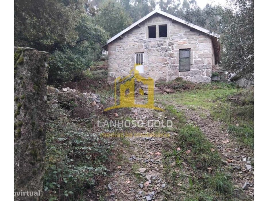 Ruína Exclusiva para Reconstrução em Garfe