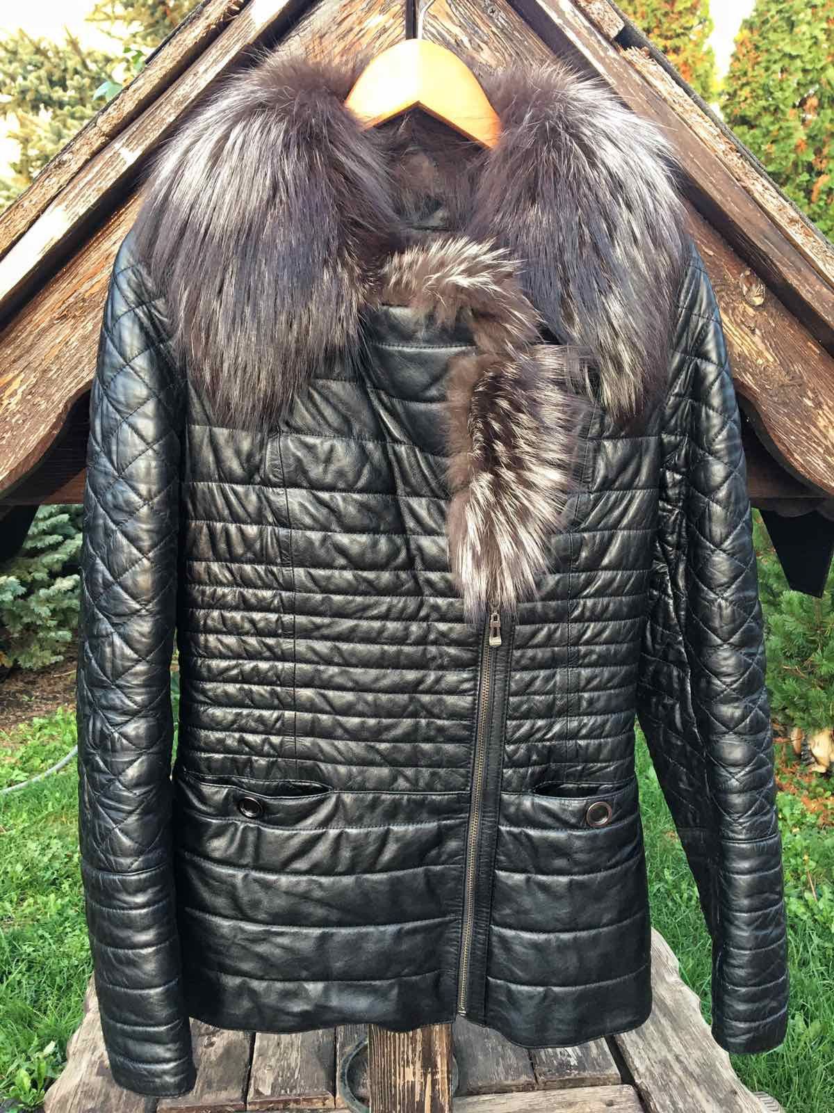 Продам женскую кожаную куртку S