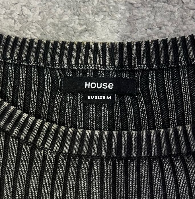 серая кофта house