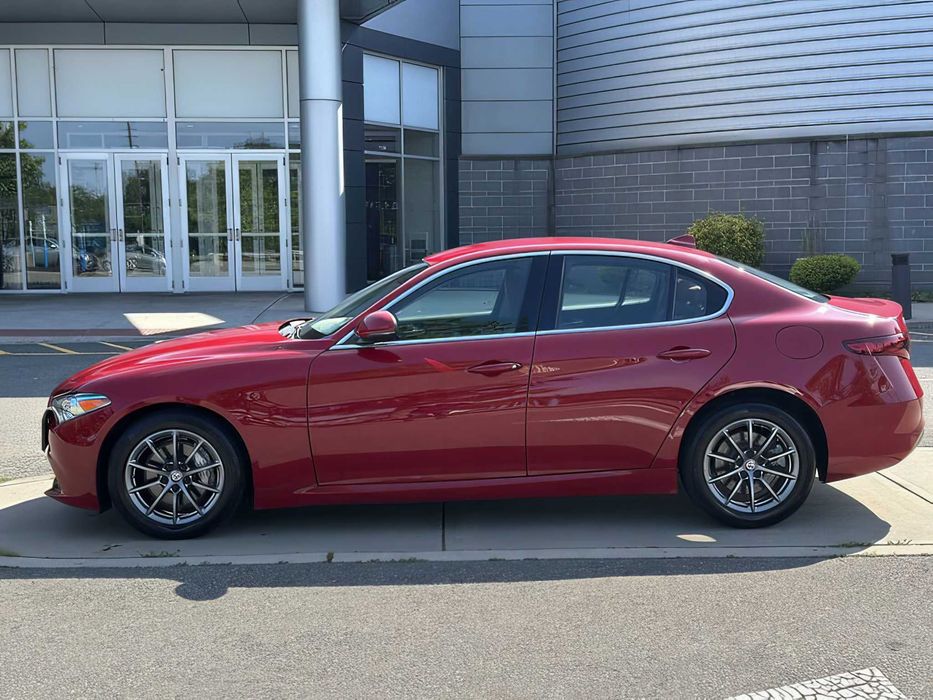 Alfa Romeo Giulia      2018