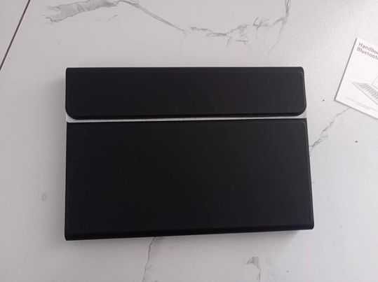 Etui do tabletu z klawiaturą trzy ustawienia