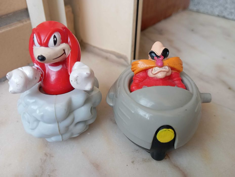 Conjunto de duas figuras Sonic Sega