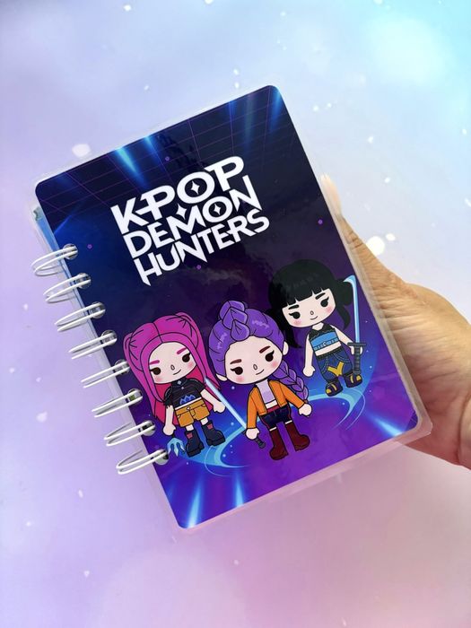 K-Pop demon hunters w stylu Toca Boca książka 10 stron, naklejki