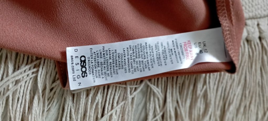 Sukienka imprezowo koktajlowa Asos