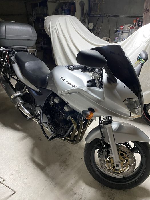 Продам мотоцикл kawasaki zr750s в отличном состоянии.