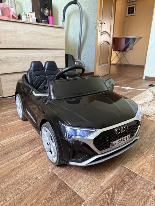 дитячого електромобіля Audi E-tron Sportback