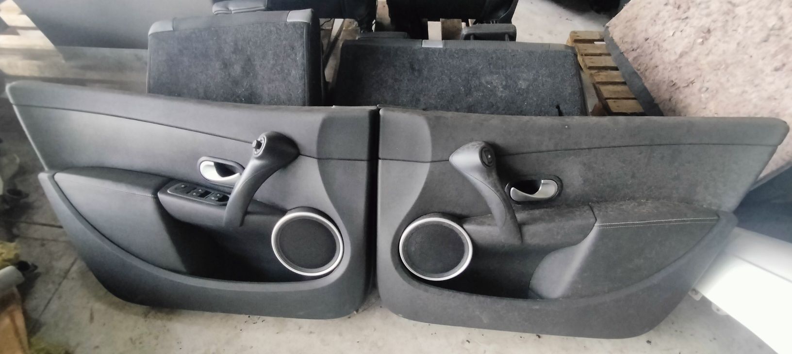 Fotele kanapa boczki przód tył Renault Clio III Sport GT 5D