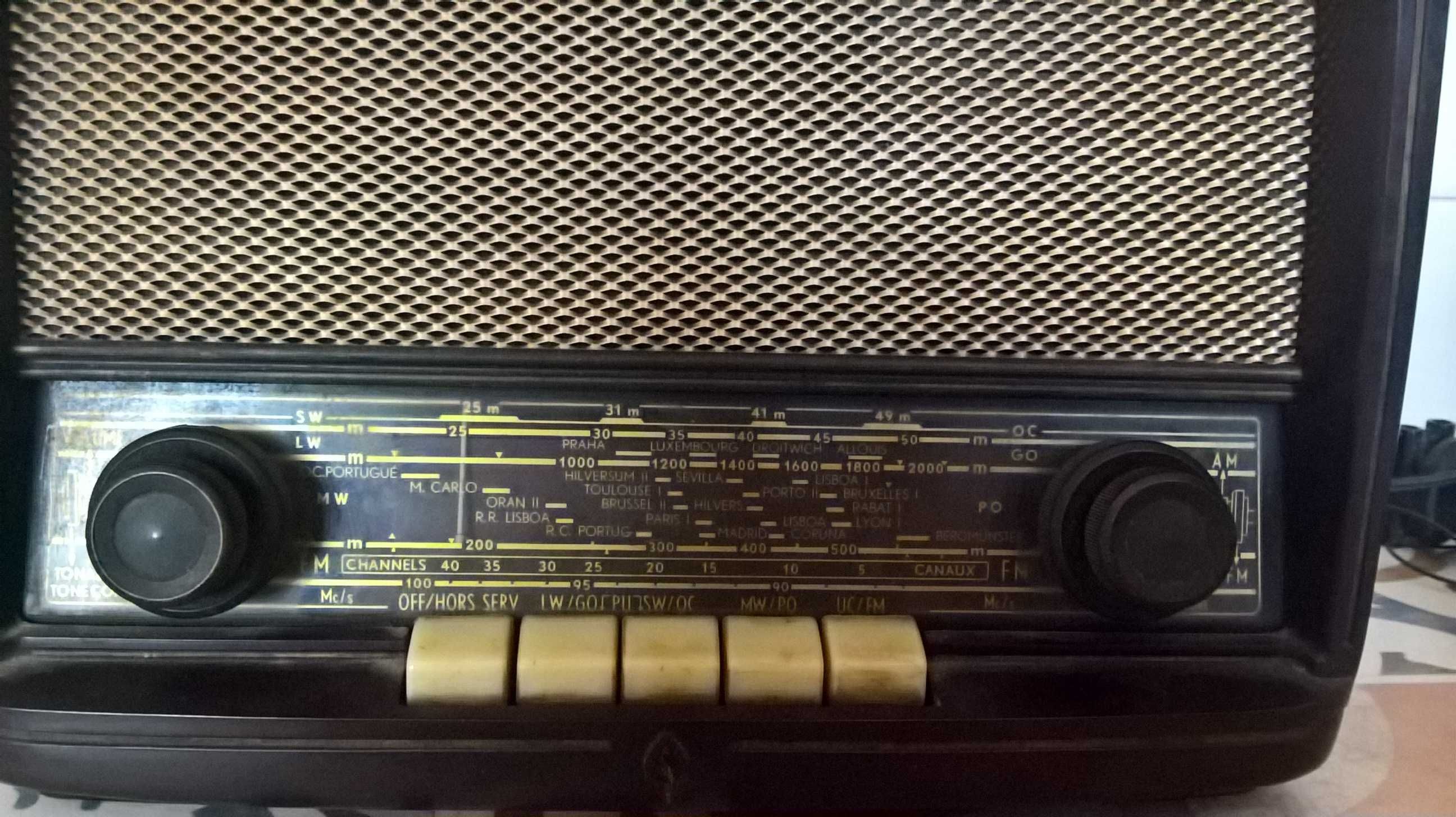 Rádio de Válvulas SIERA