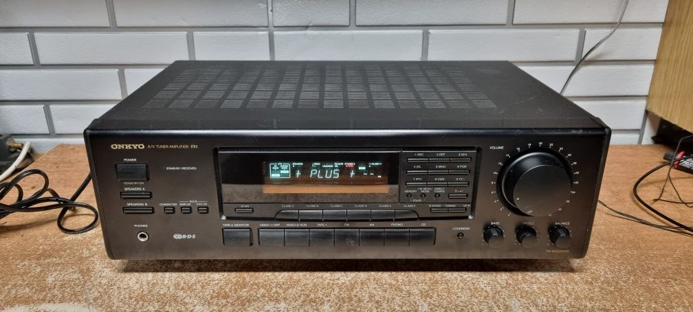 Amplituner stereo ONKYO TX-9022.