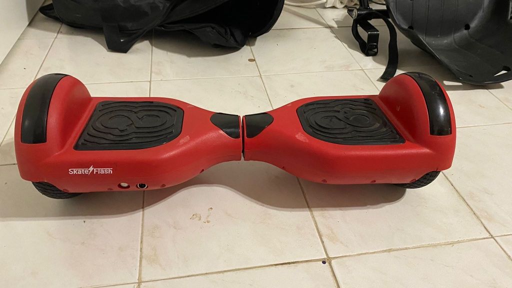 Hoverboard preto e vermelho