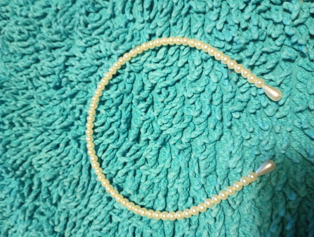 Bandolete fina com pérolas