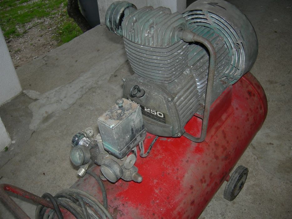 Compressor trifásico