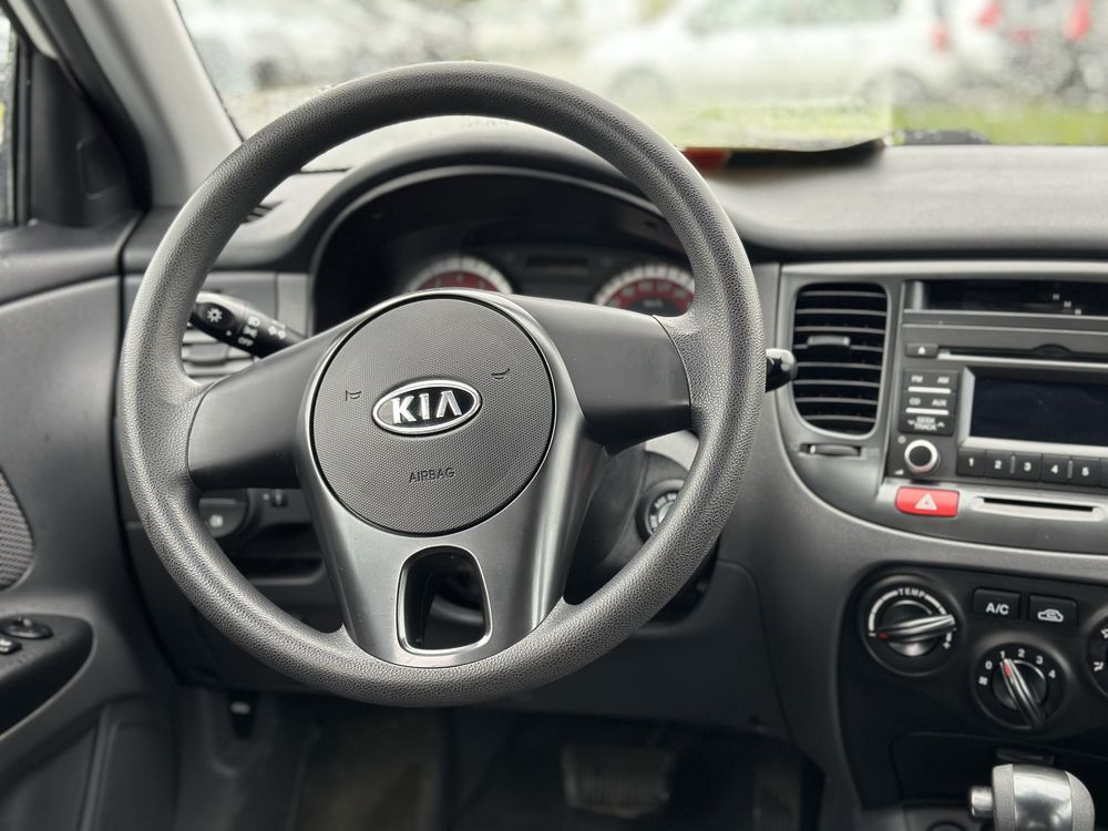 Kia rio avtomat.