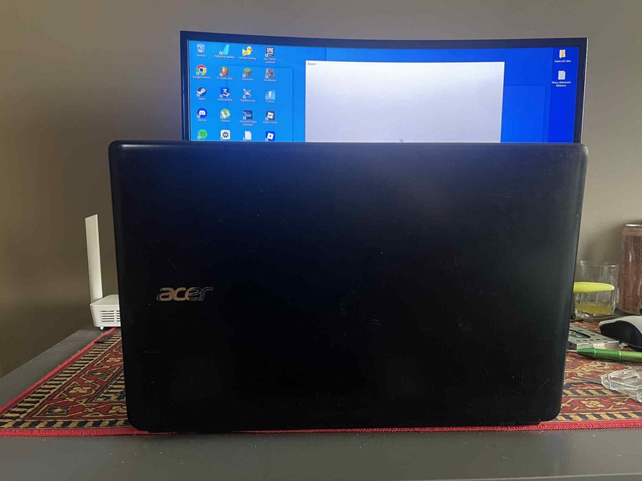 Laptop acer aspire E1