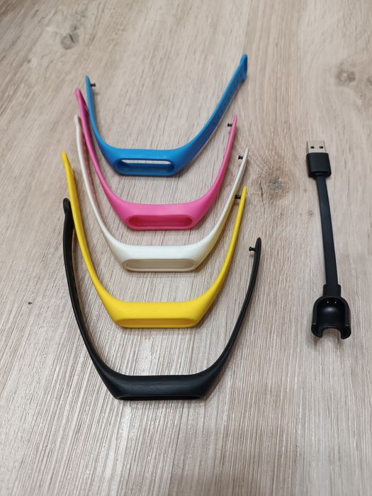 Ремінці та зарядка до Mi Band 2