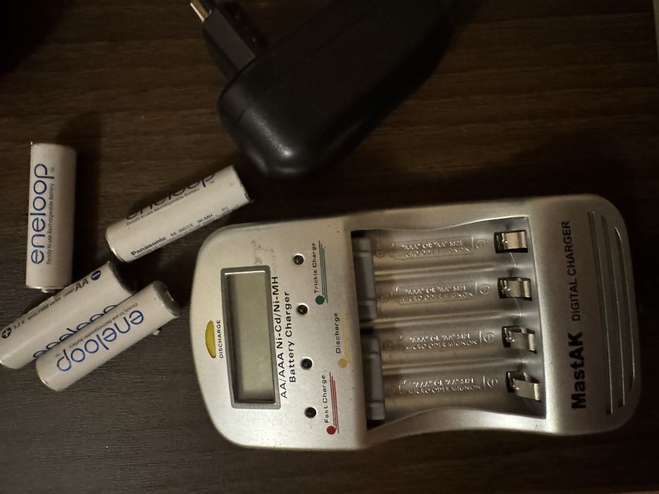 Акб АА зарядкою