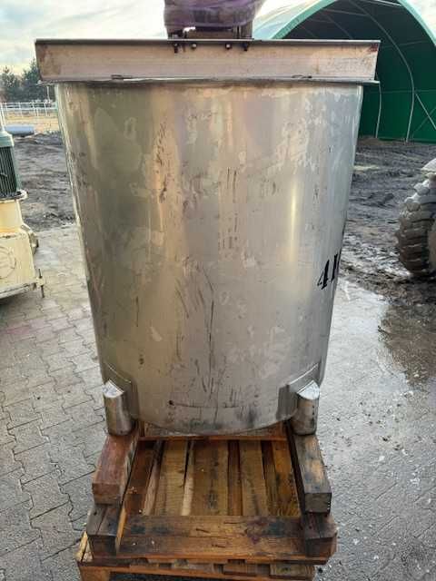 Zbiornik ze stali nierdzewnej z masywnym mieszadłem 1100 l