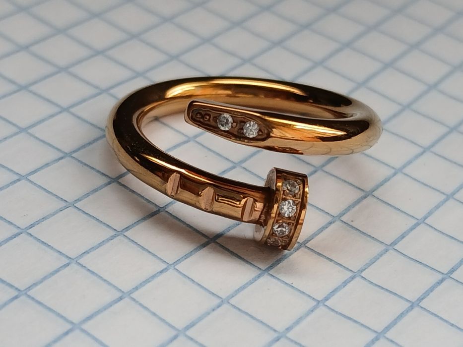 Женское кольцо Cartier