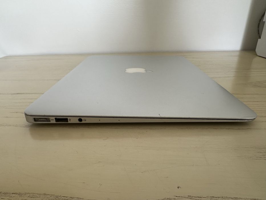 Macbook Air 2015 a funcionar (13”, disco 128 Gb e 4 Gb RAM)