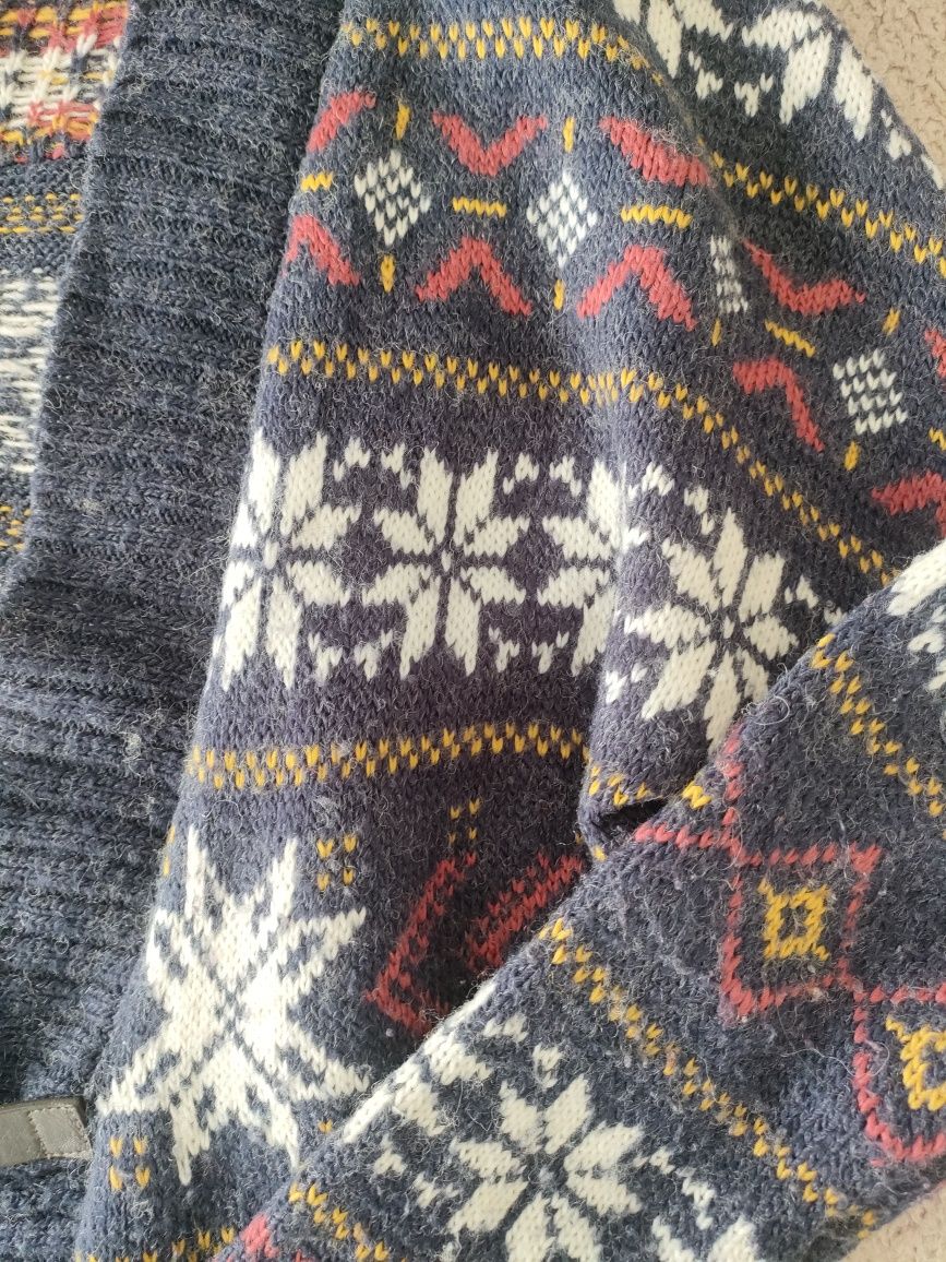 Sweter w norweskie wzory