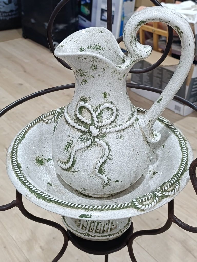 Lavatório antigo (vintage)
