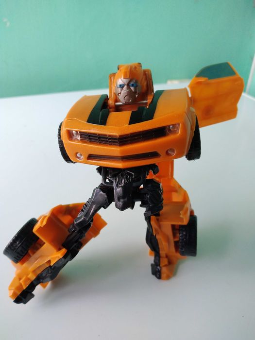 Машина трансформер робот Бамблби