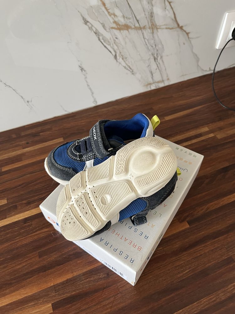Sapatos  em pele   24  marca Geox