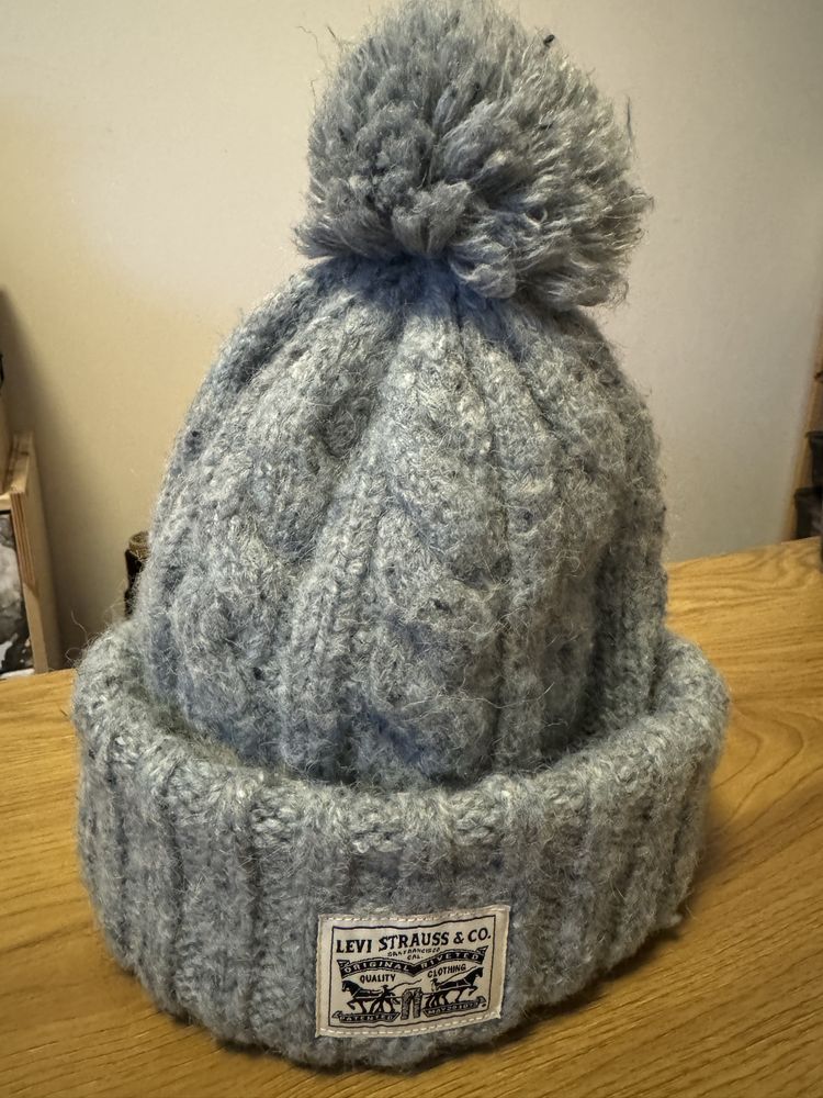 czapka levi beanie z pomponem i naszywką wełna