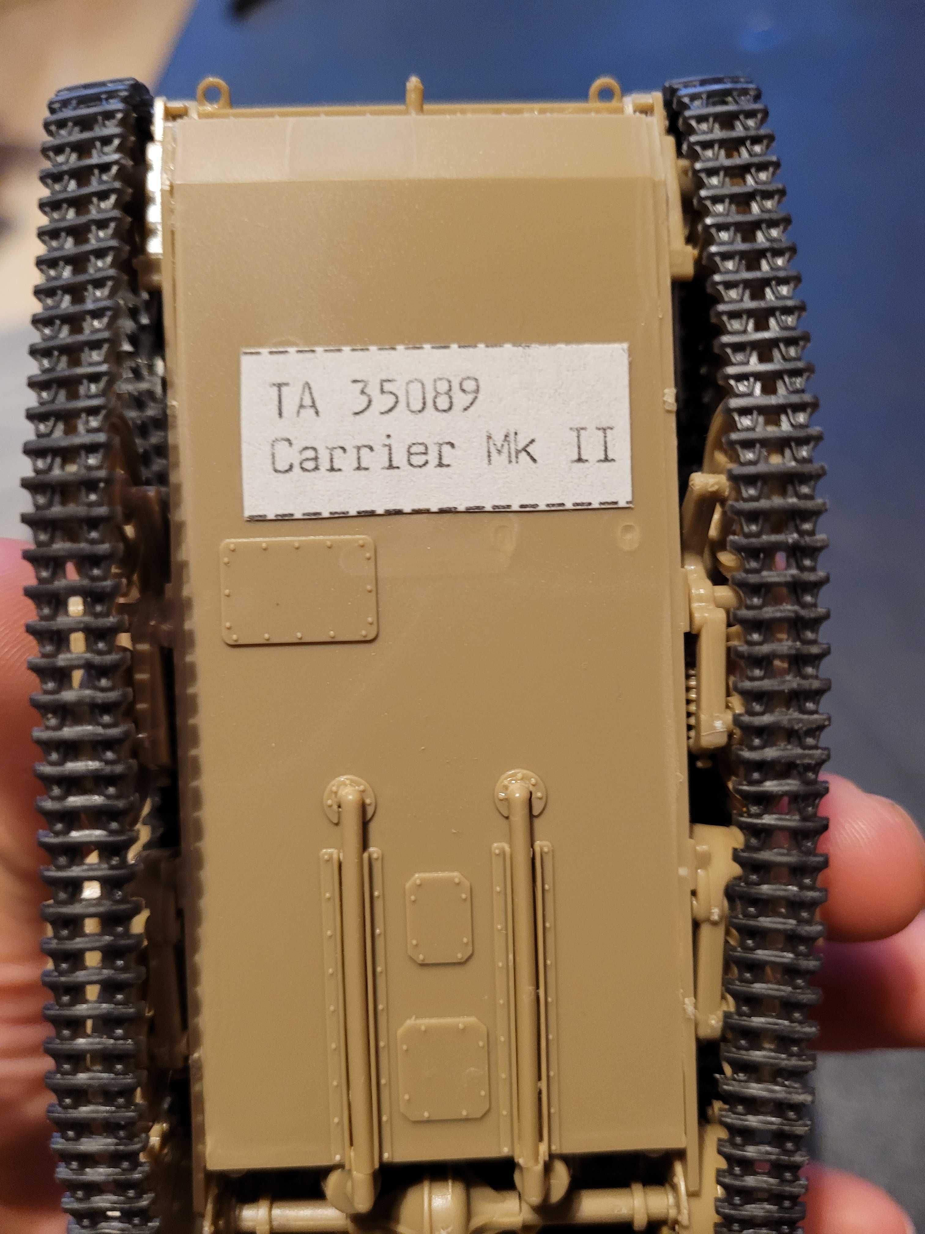 Model lekkiego pojazdu opancerzonego Carrier Mk II, TA 35089