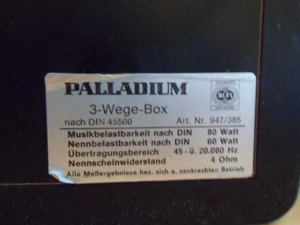 Amplituner Palladium 140w z kolumnami trójdrożnymi.