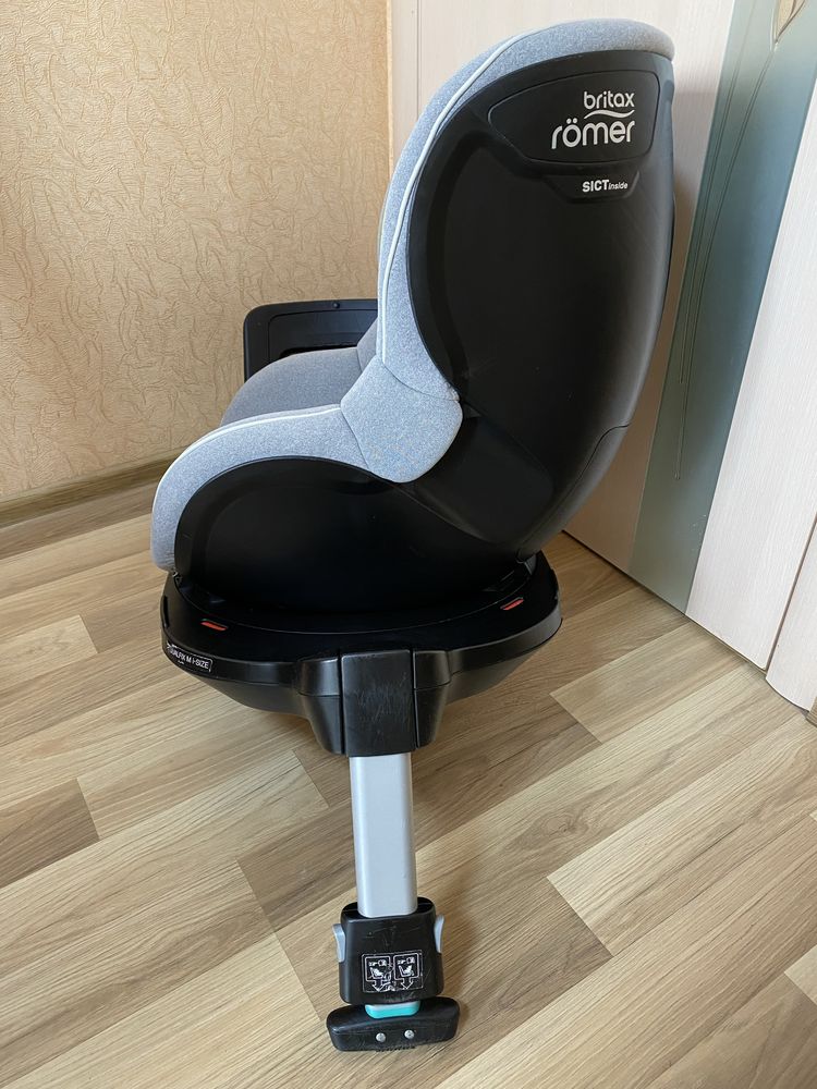 Поворотное Автокресло Britax-Romer Dualfix M-i size Nordic Grey