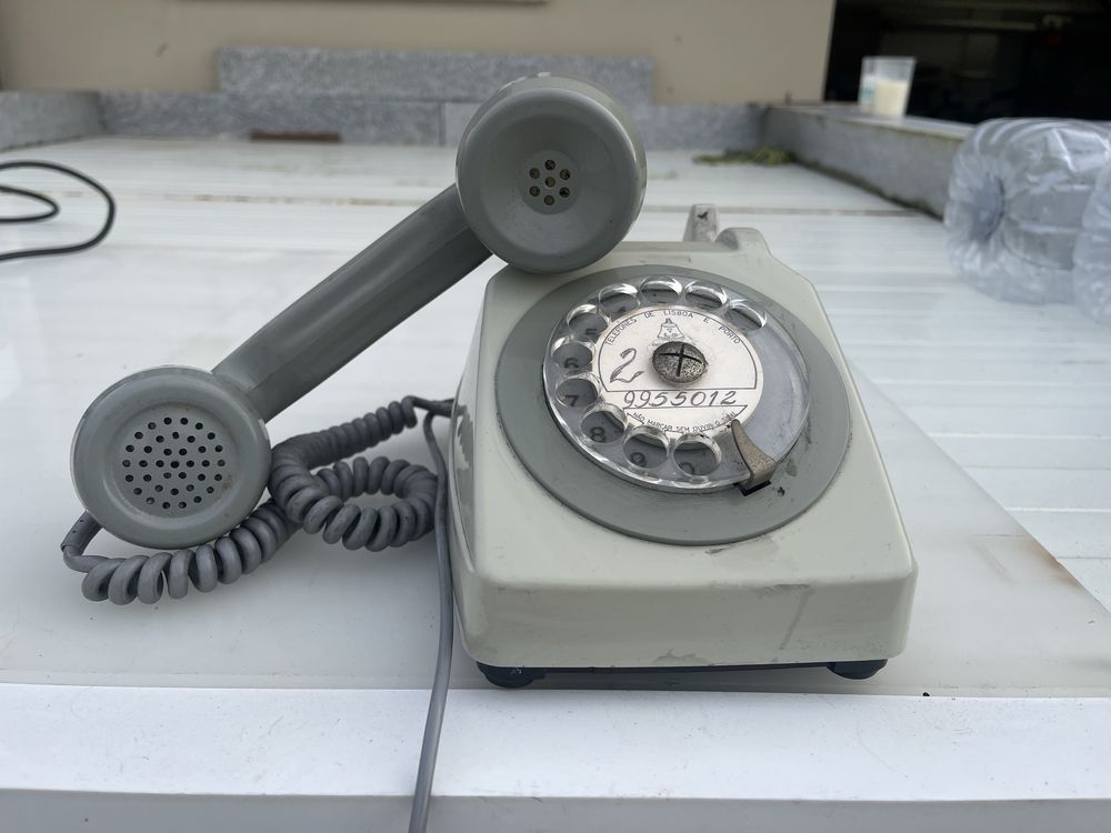 Telefone fixo antigo