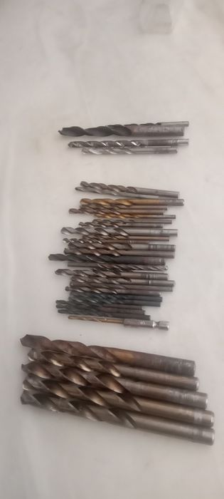 Brocas de ferro e pedra e madeira