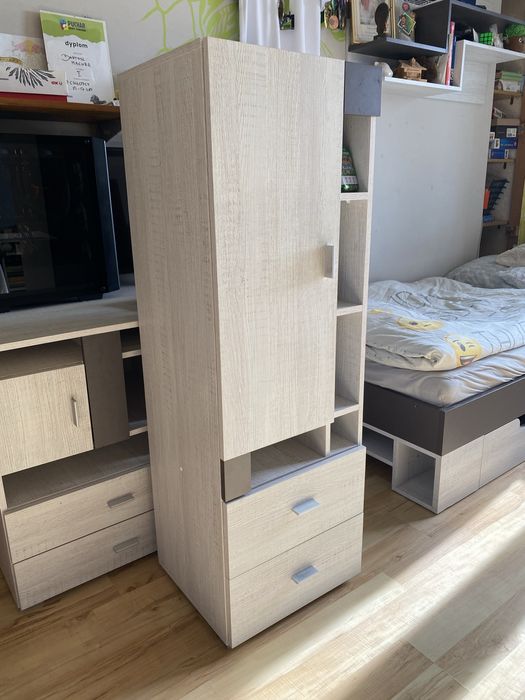 Mała komoda szafka na książki ubrania z szufladami agata meble ikea