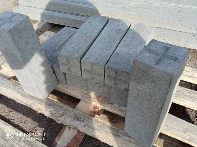 Słupki Graniczne/Słupki Geodezyjnej/Słupek betonowy/Geodezja