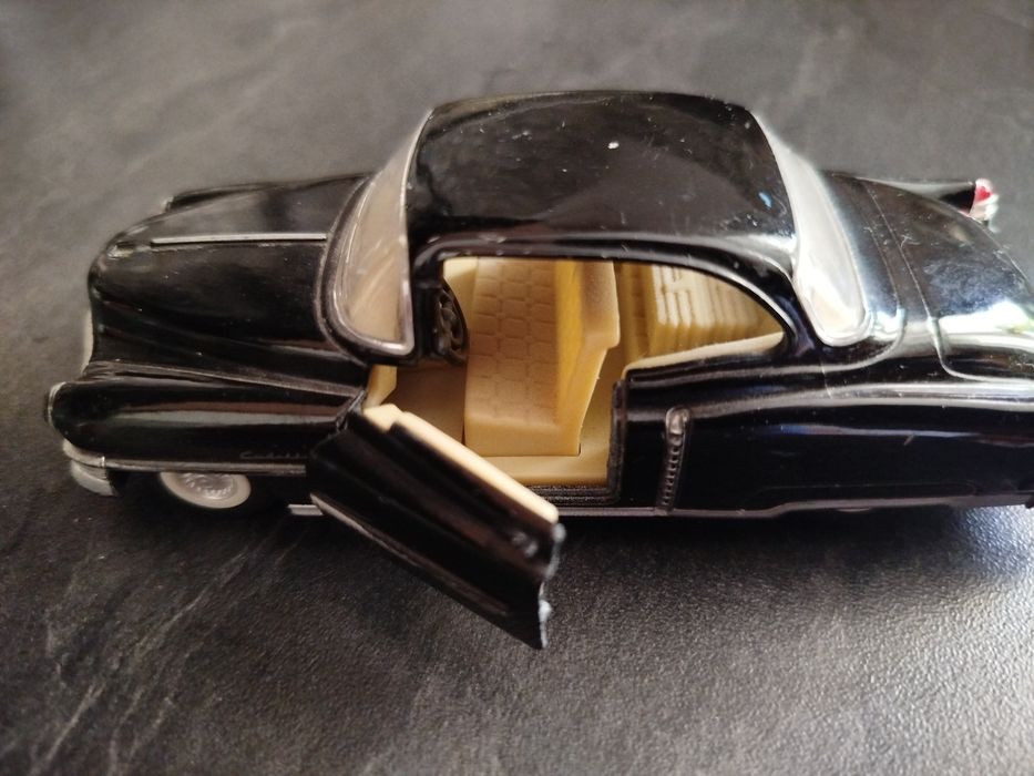 Cadillac Series 62 масштабна модель
