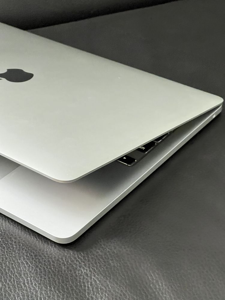 Macbook pro m1 8gb 256ssd чудовий стан з гарантією