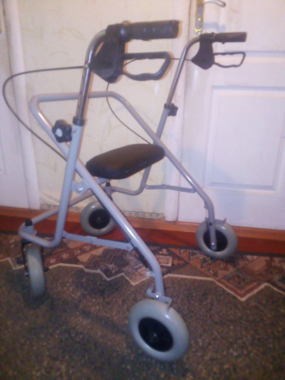 Продам ходунки на колесах для інвалідів