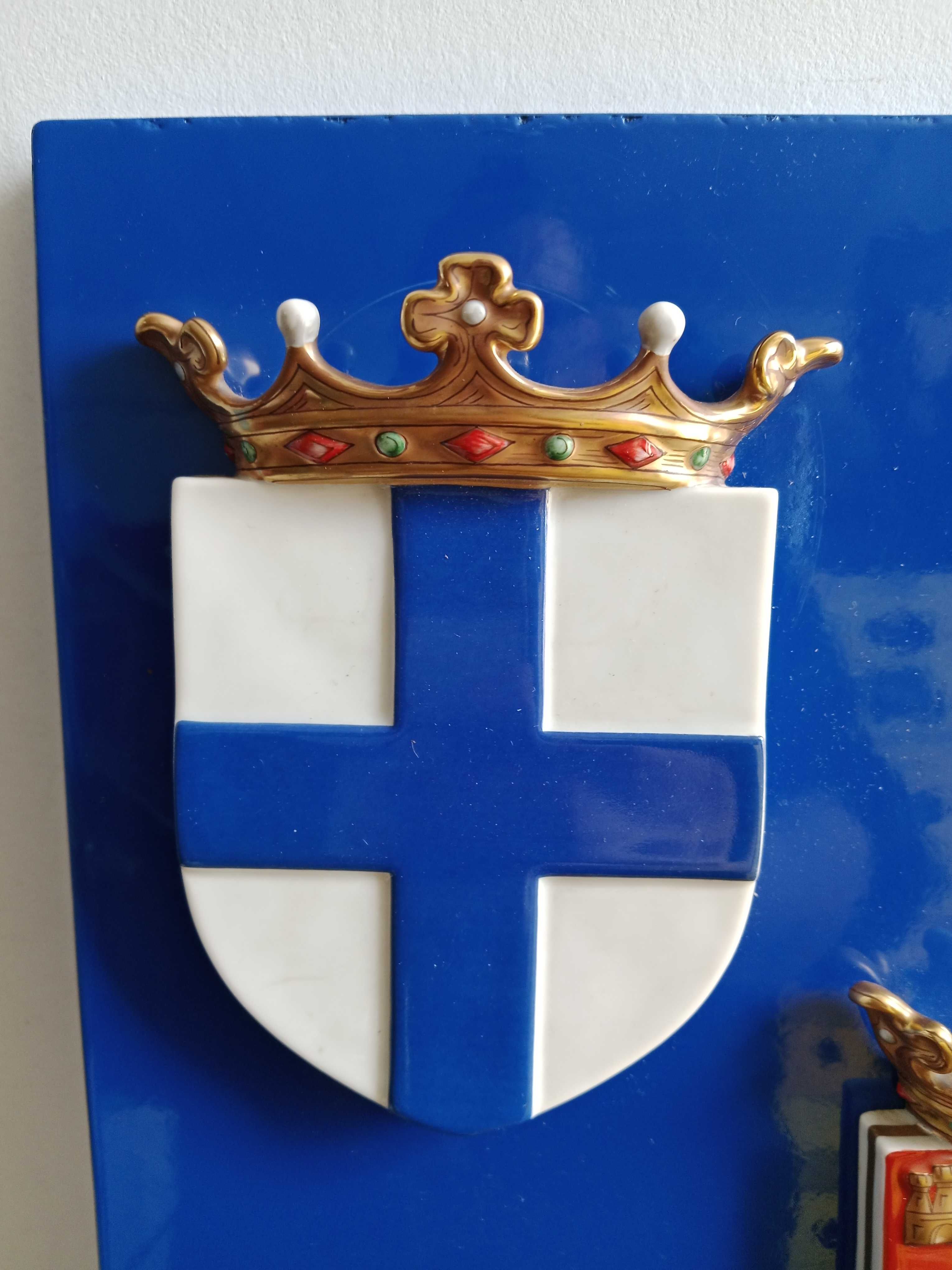 Conjunto de 5 placas com brasões em porcelana da Vista Alegre