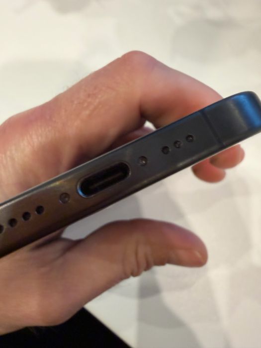 Apple ihone 15 pro 256 black titanium