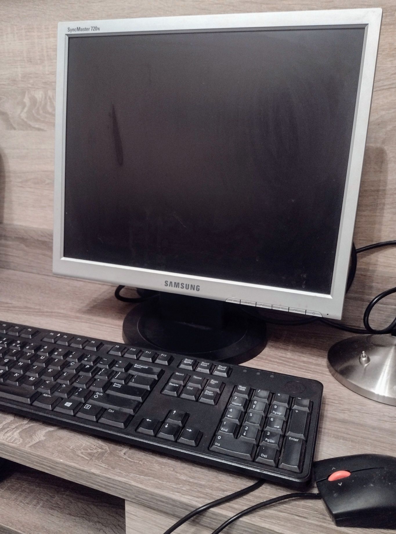 Komputer stacjonarny, monitor klawiatura mysz