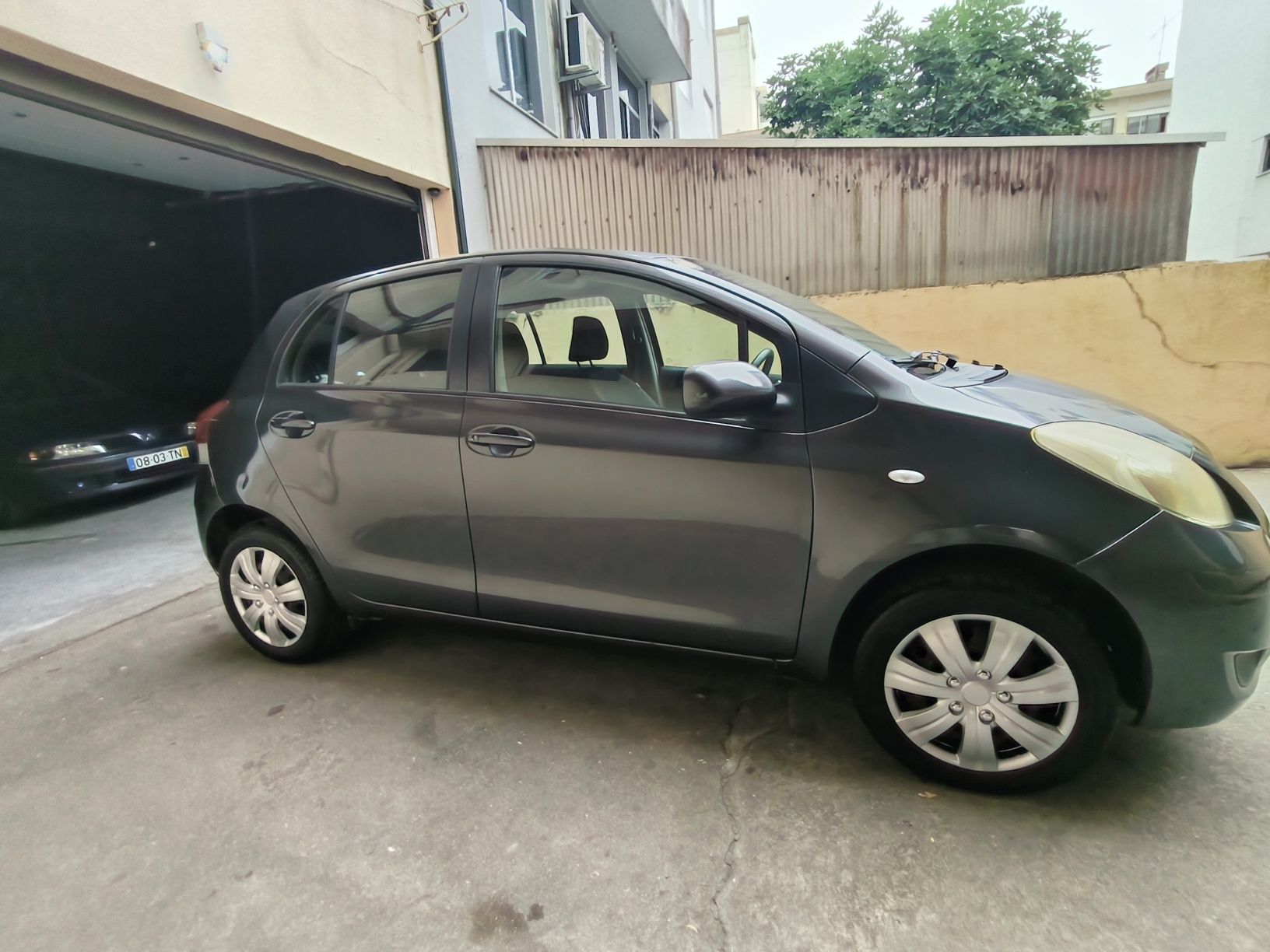 Toyota Yaris 1.0 VVT-i ano 2010
