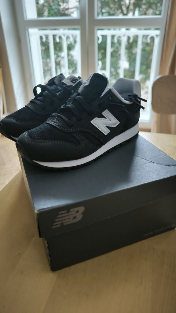 Sneakersy New Balance dziecięce, r. 30, nowe