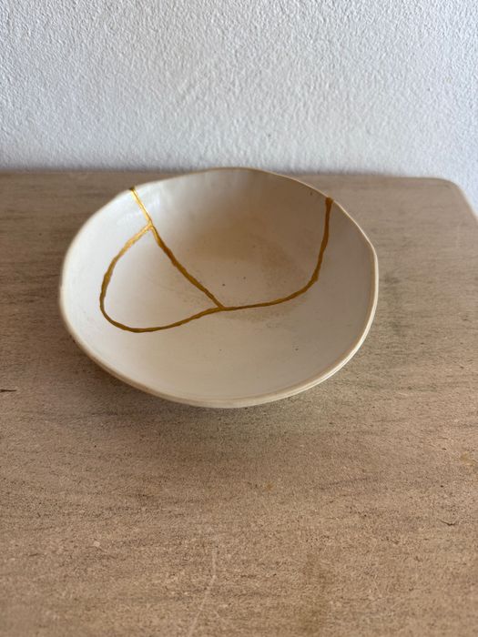 tigela kintsugi em branco/ouro