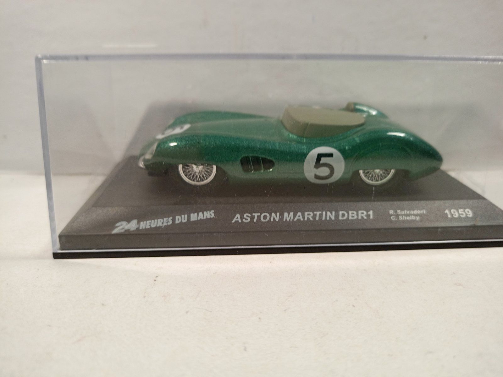 Ferrari 250 LM в акриловым боксе