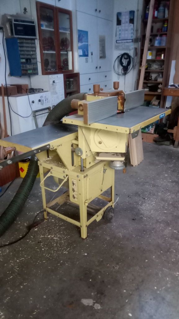Máquina para trabalhar madeira