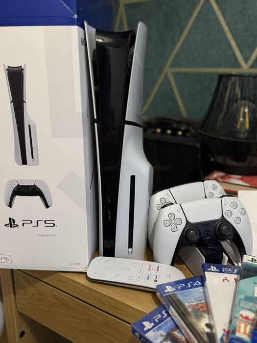 PlayStation 5 + 2xPAD+5GIER +PILOT