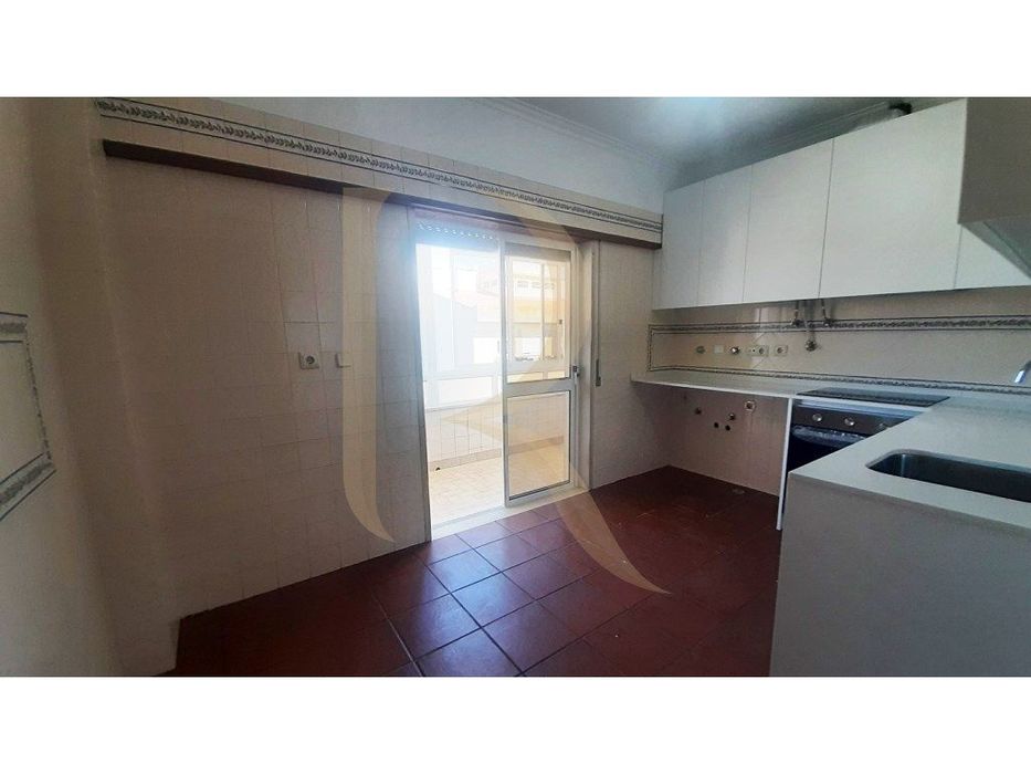 Apartamento T3 com elevador e garagem no Seixal