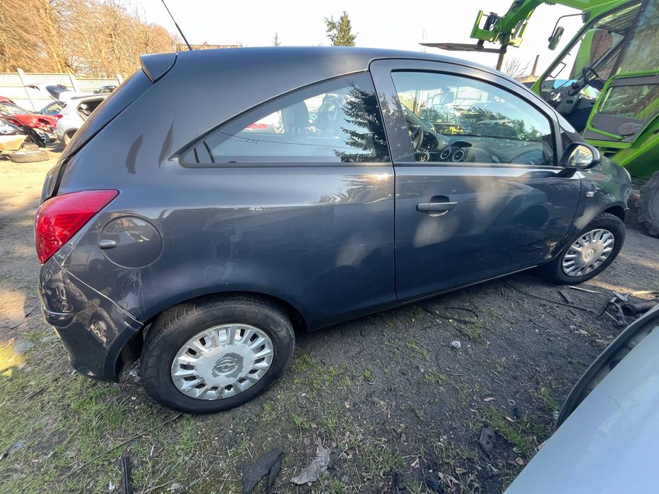 opel corsa d lift 1,3 A13DTC cdti  lak z190 samochódy na części