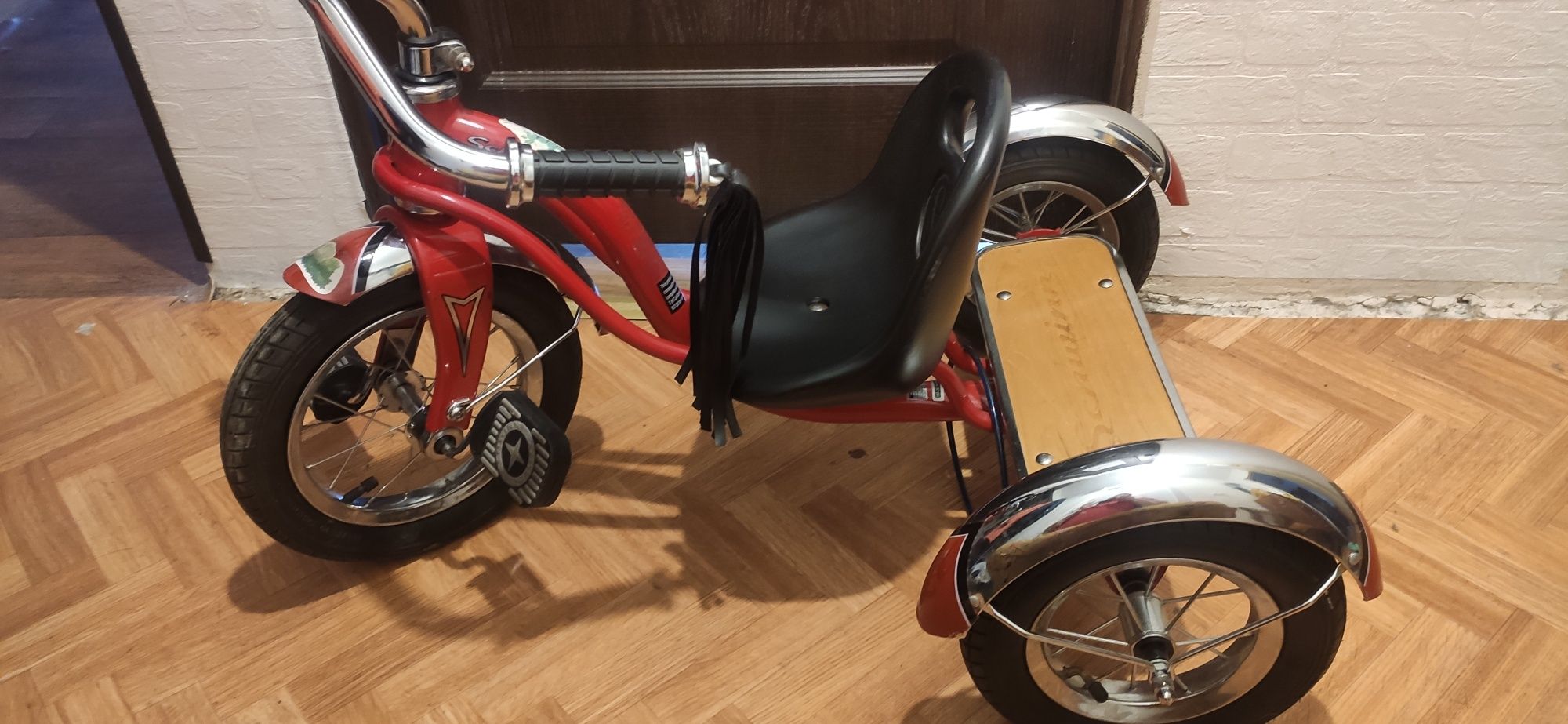 Триколесний велосипед Schwinn Roadster Trike